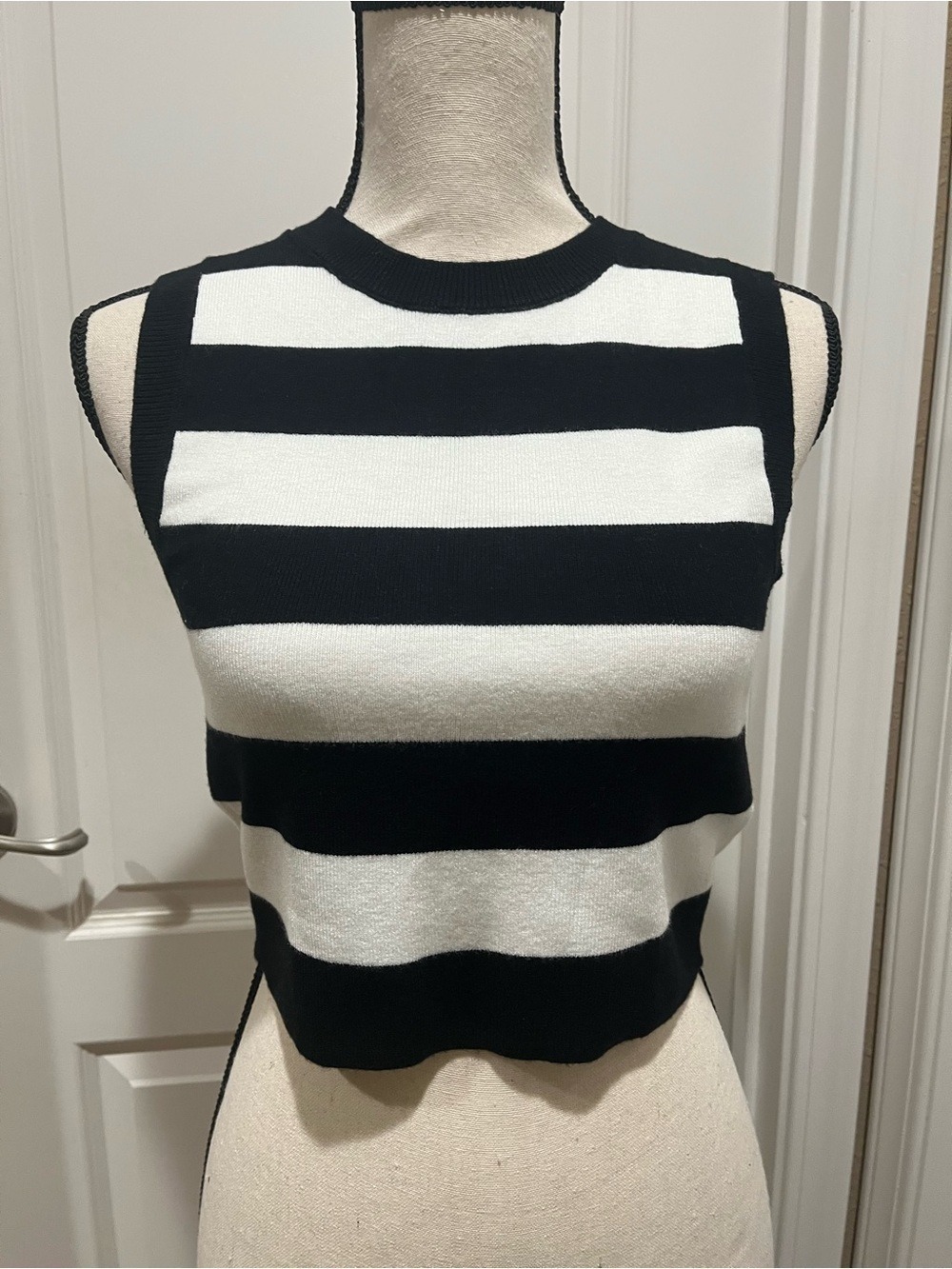 BLACK AND WHITE STRIPED SLEEVELESS KNIT TANK TOP - Picture 2 of 5